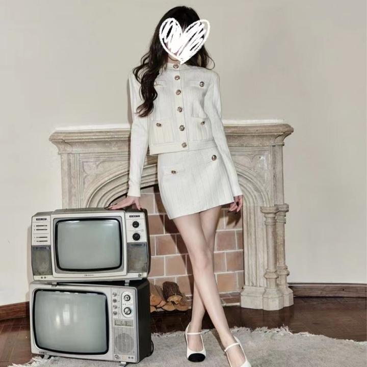 金圆扣轻奢小香风气质显瘦外套上衣2024秋冬季新款时尚包臀半身裙