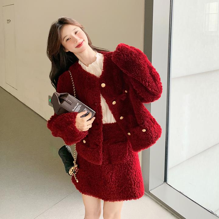 红色氛围感毛绒绒套装裙女2024秋季新款小香风外套半身短裙两件套