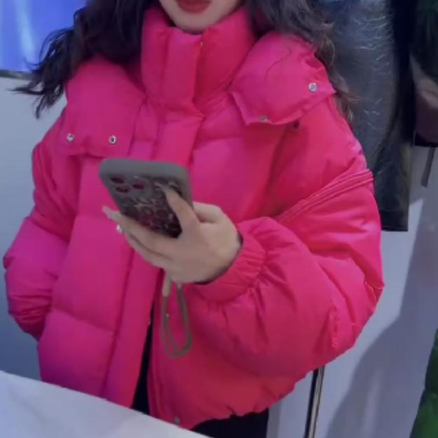 2024冬季新款时尚女装网红高级感韩版潮流棉服气质珍惜