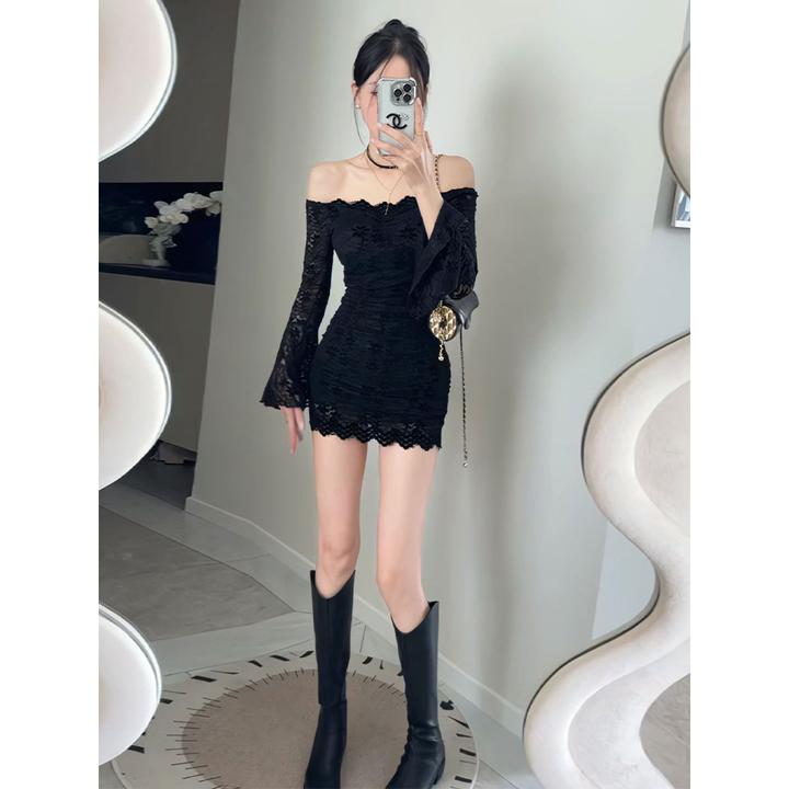 韩系纯欲性感一字肩蕾丝长袖抹胸连衣裙女2024早秋收腰显瘦包臀裙