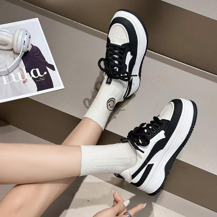 黑白拼接厚底休闲板鞋女款百搭舒适运动鞋