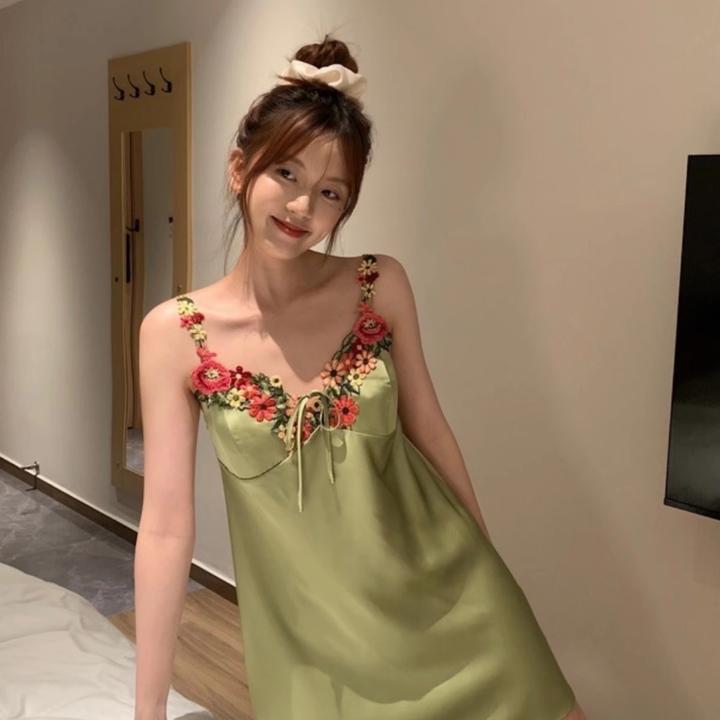 夏季性感缎面冰丝吊带睡裙女夏天纯欲风独特漂亮网红款睡衣可外穿