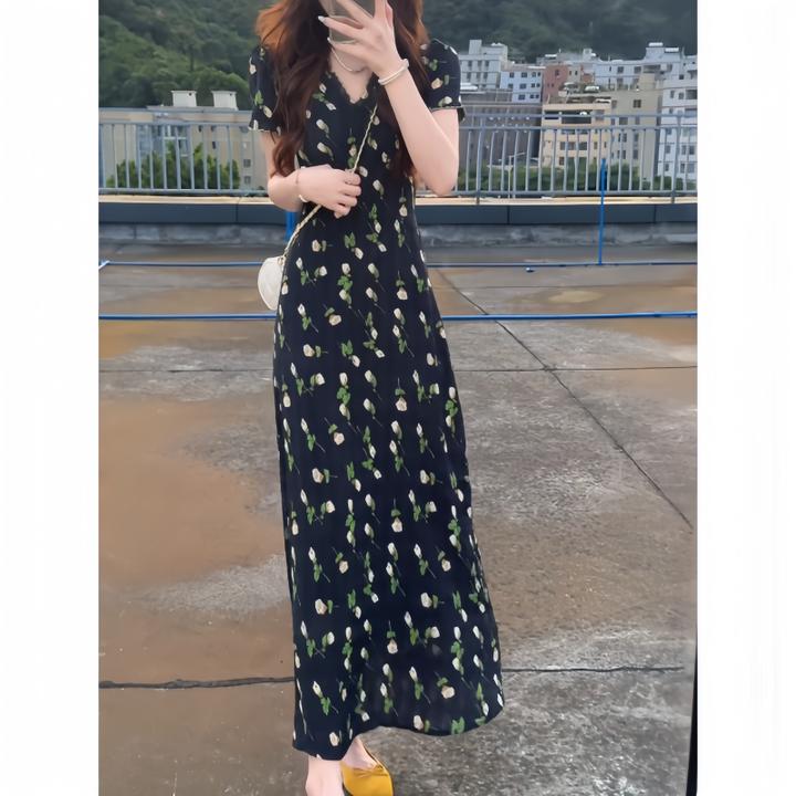 早秋v领气质收腰显瘦通勤连衣裙设计感短袖显瘦复古风碎花连衣裙