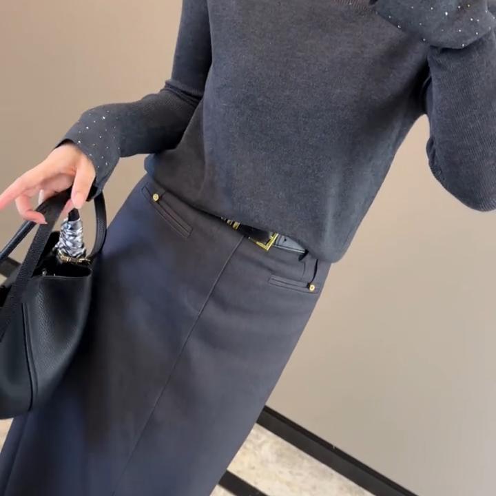 2025秋冬新款重工烫钻长袖毛针织衫女洋气修身内搭圆领喇叭袖上衣