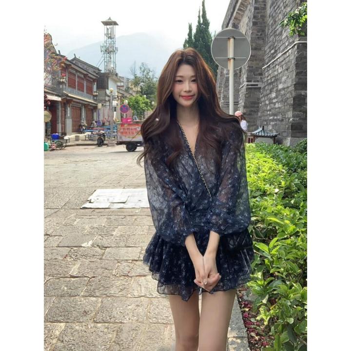 【迷迭海瑟薇】2025夏季新款韩系温柔风V领碎花长袖雪纺连衣短裙女