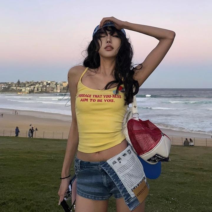 美式复古时尚字母印花吊带背心2025夏季新款辣妹修身显瘦短款上衣