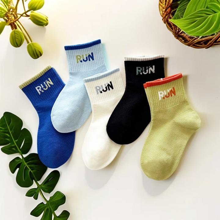 爱嘀嗒儿童袜子秋季新款中筒男女童学生运动字母精梳棉吸汗防臭袜