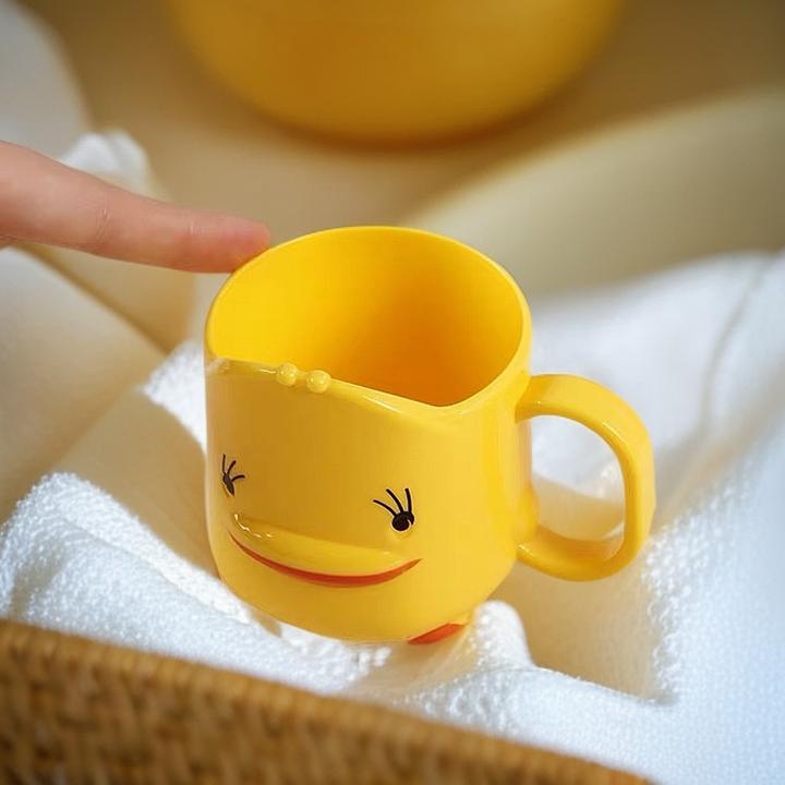 小黄鸭洗漱杯儿童小黄鸭牙杯水杯卡通男女可爱刷牙杯子家用宝宝