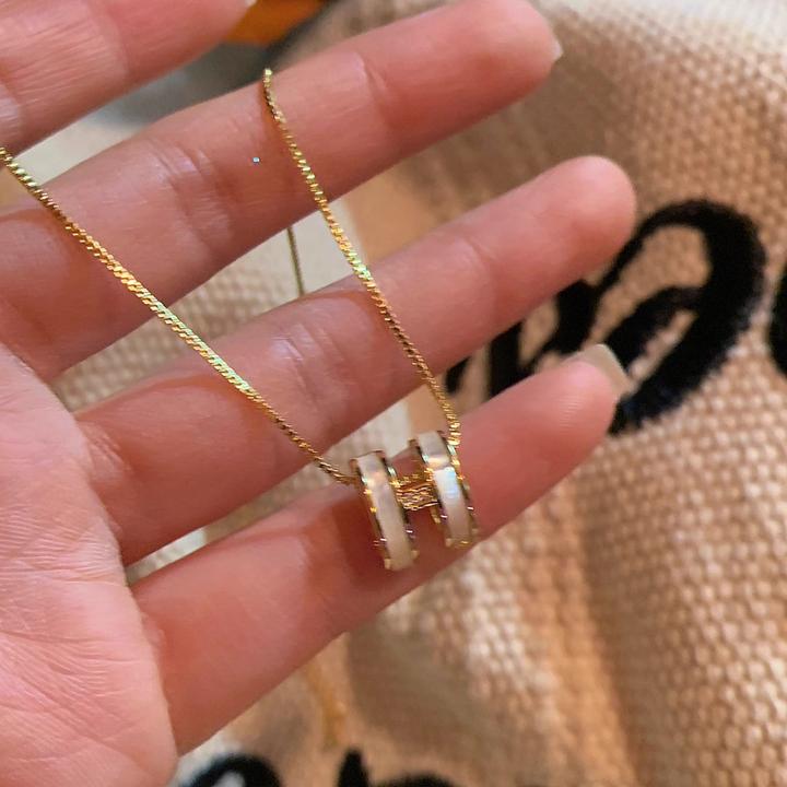 铜合金项链 H字母贝壳吊坠项链女款爆款小众轻奢设计锁骨链送女友
