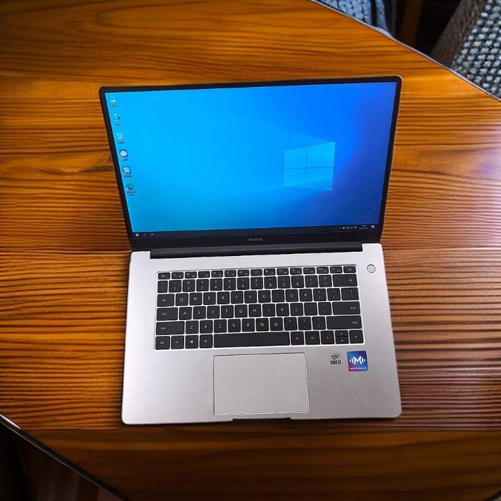 9新 honor/荣耀 二手商务笔记本 高性价比  便捷网课办公设计娱乐