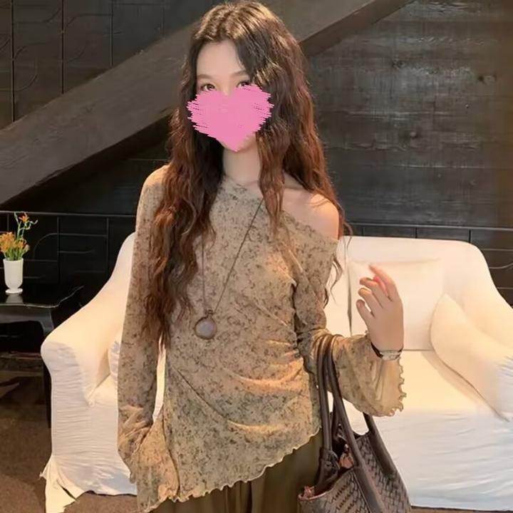 2025秋季新款韩系辣妹穿搭斜肩女士长袖T恤显瘦不规则网纱上衣ins