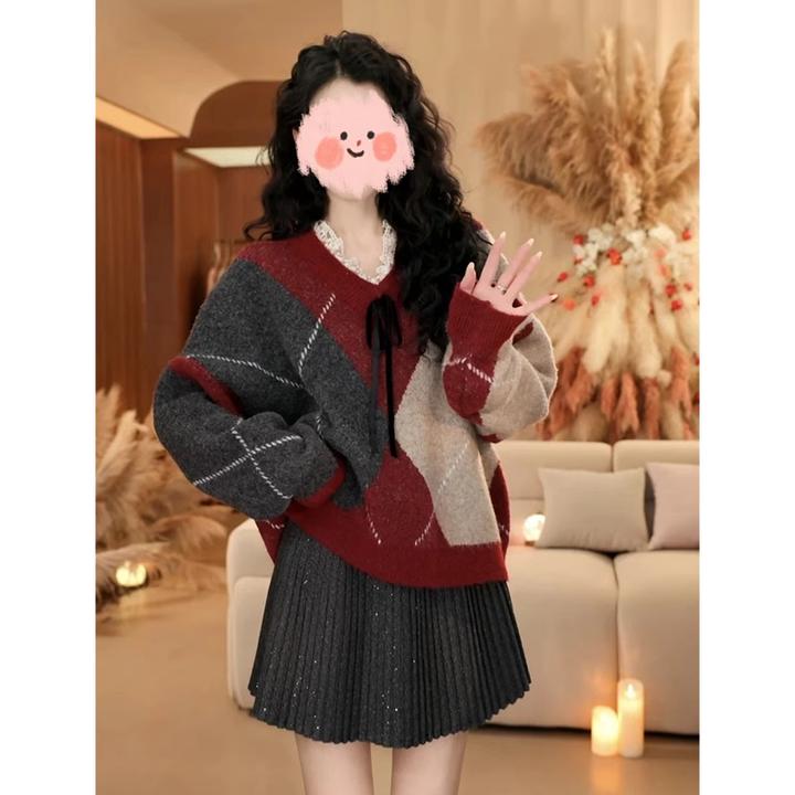 法式复古红色菱格V领套头毛衣女秋冬新款设计感宽松遮肉显瘦上衣