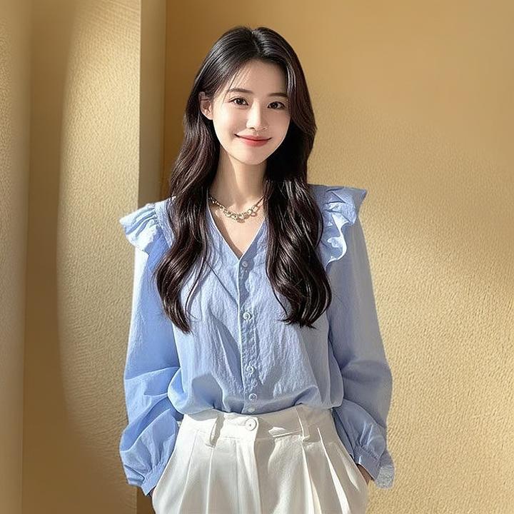 今年流行的漂亮小衫轻奢高级感法式小众绝美蓝色长袖衬衫女新款