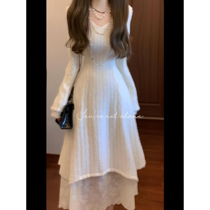 2025春季新款时尚气质小众V领针织蕾丝拼接假两件长款气质连衣裙