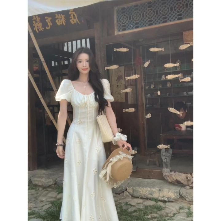 【在逃公主】2025夏季新款纯欲温柔初恋感泡泡袖系带收腰短袖连衣裙