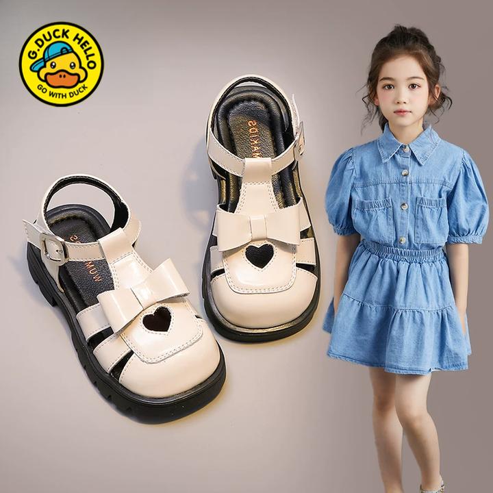 小黄鸭女童鞋子儿童公主鞋2025新款小宝宝夏季包头爱心夏季软