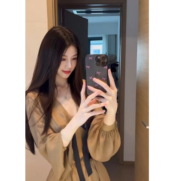 浪漫法式设计感气质V领长袖收腰显瘦连衣裙女夏季2025新款短裙子