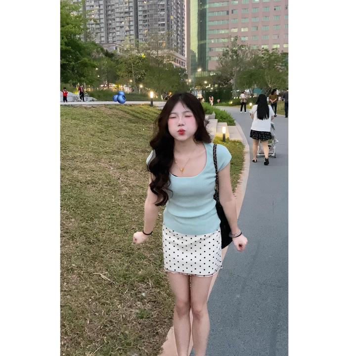 2025夏季新款韩系温柔风方领短袖T恤上衣搭高腰显瘦波点半身裙女