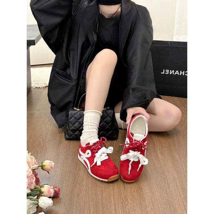 2025春运动板鞋复古内增高软底休闲阿甘鞋女德训鞋百搭增高鞋红色