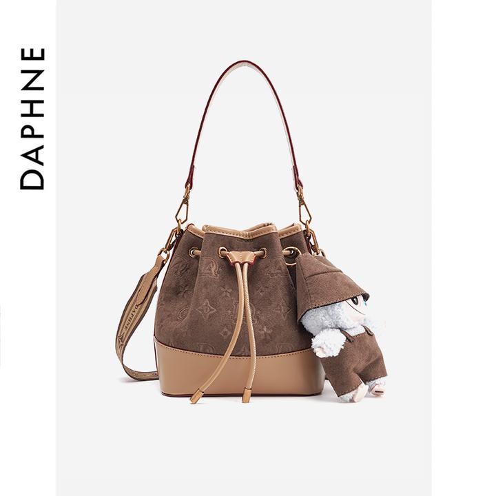 Daphne/达芙妮秋冬氛围感棕色水桶包实用百搭单肩包斜挎包DA25070
