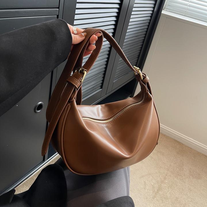 【主播推荐】网红爆款休闲百搭包包新款斜挎包饺子包流行腋下女包