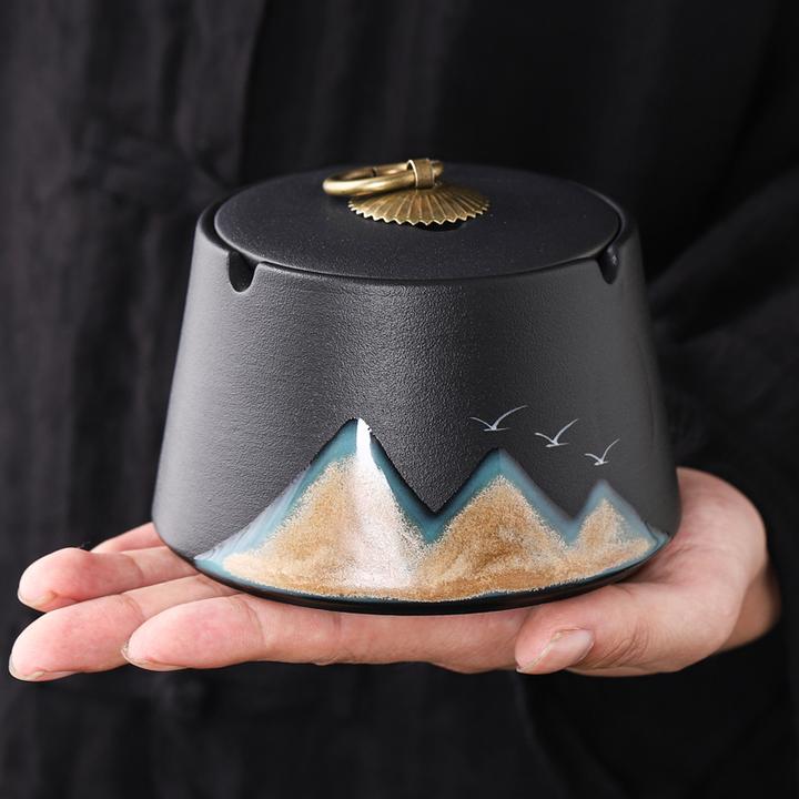远山黑陶设计时尚陶瓷烟灰缸带盖防风防飞灰烟缸客厅个性桌面摆件