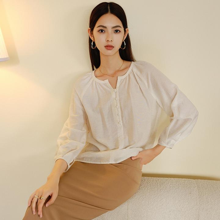 晚白2024秋季新款时尚简约气质上衣百搭纯色减龄衬衫女24090450