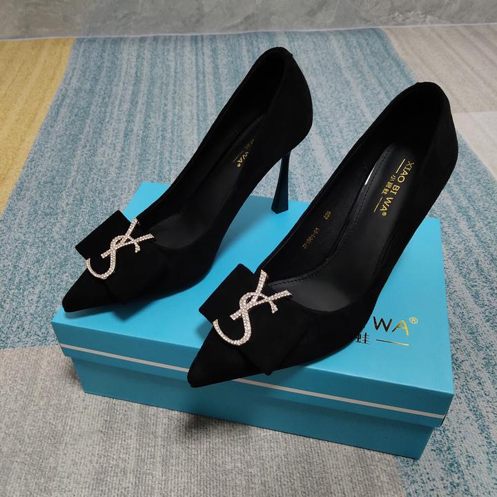 【10公分∽7公分】2024新款绒面浅口水钻扣细跟尖头高跟单鞋