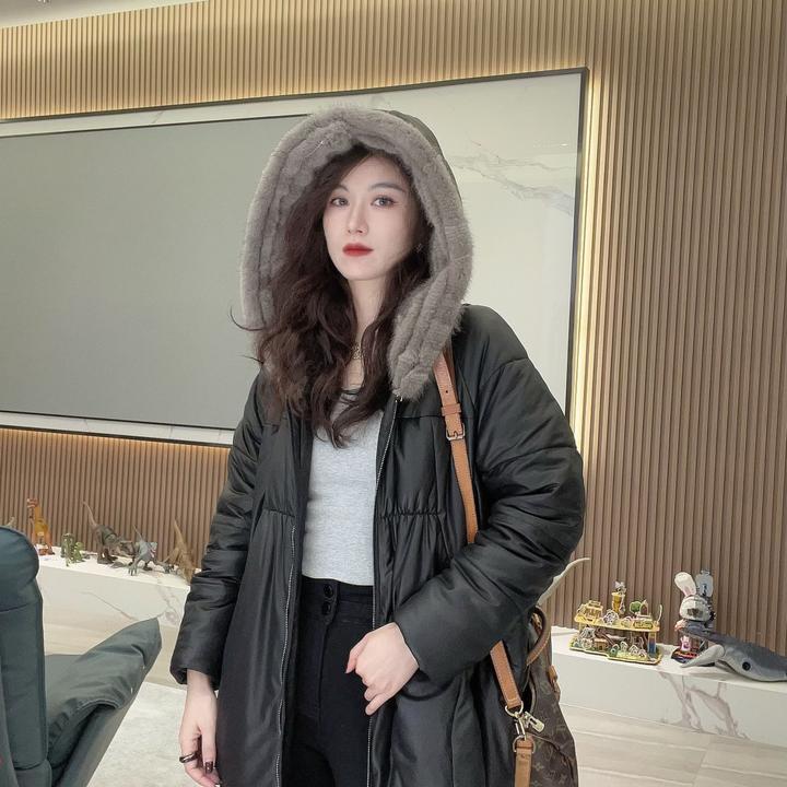 2025-网红黑色宽松气质百搭休闲设计师款白鹅绒纯色通勤外套-850