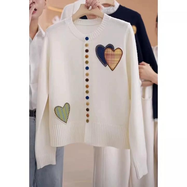 洋气彩扣爱心针织开衫女秋冬款时尚气质圆领羊绒毛衣独特别致外套
