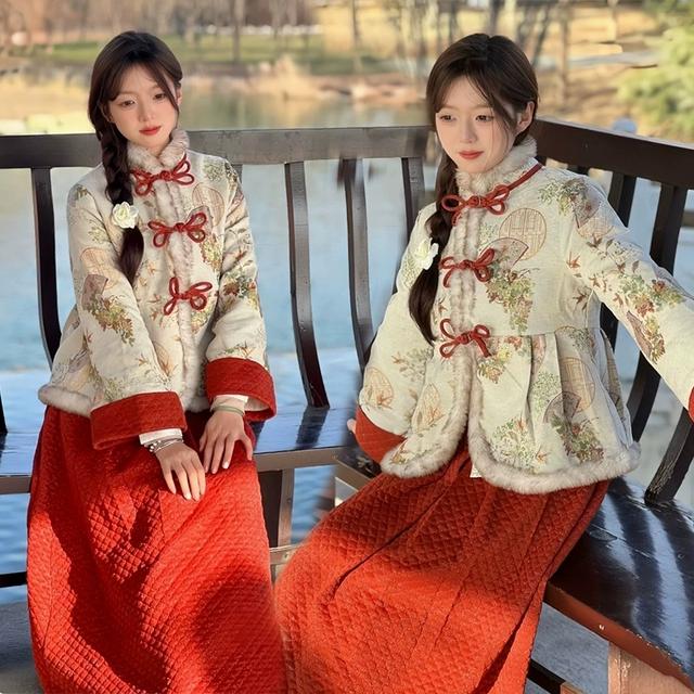 新年穿搭2024冬季新款复古国风文艺加绒盘扣外套红色半身裙套装女