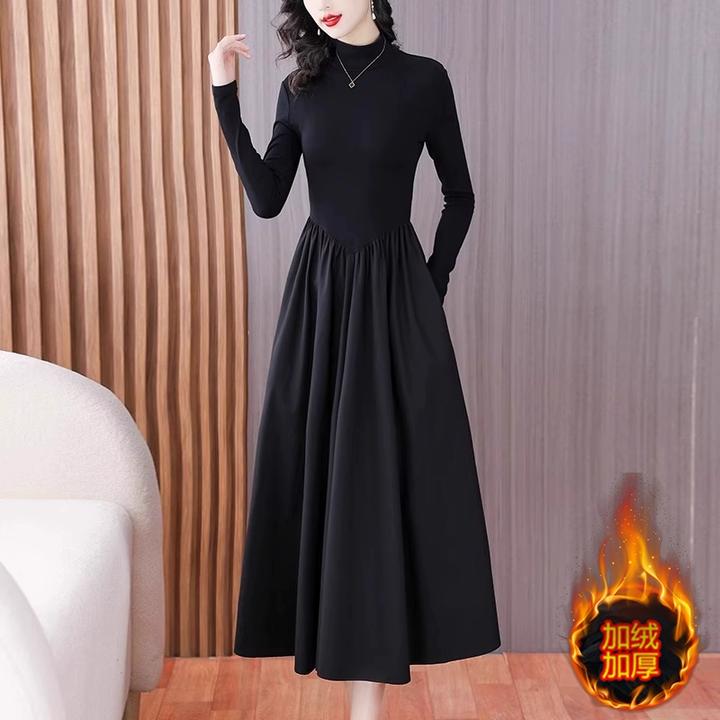大码加绒加厚黑色连衣裙女士高级感秋冬2024新款配大衣打底长裙子