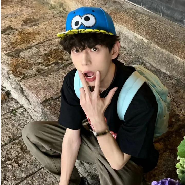 个性嘻哈帽男款大头平沿帽女网红板帽街舞学生帽子棒球帽户外休闲