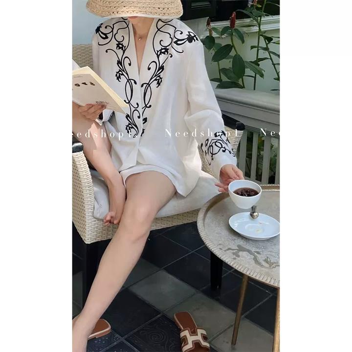 气质女士chic韩系高级感休闲v领白色印花衬衫上衣2025年春季新款