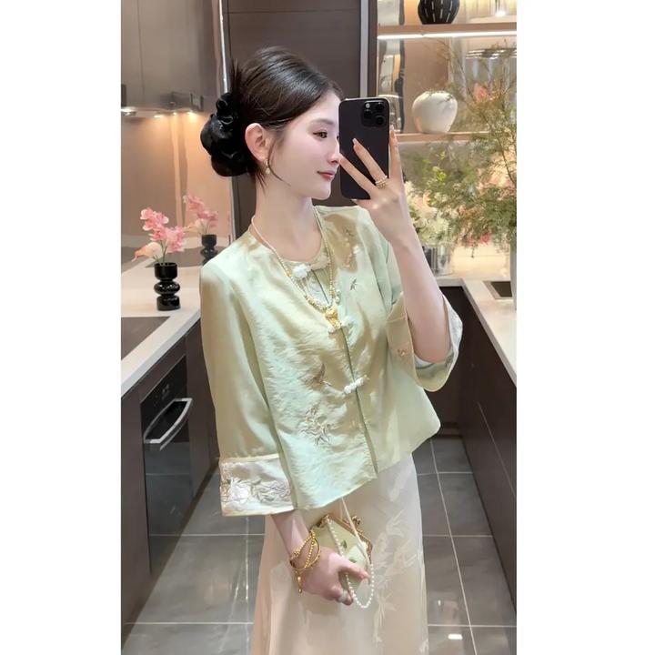 【芳菲】2025新款新中式对襟盘扣刺绣上衣女装国风温婉别致短外套潮