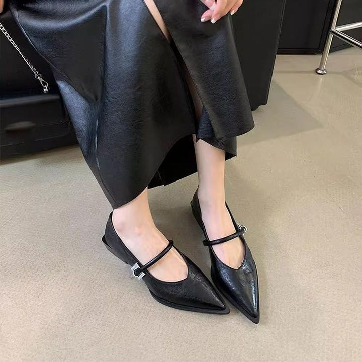 法式尖头粗跟低跟单鞋女2024春季新款一字扣小皮鞋浅口玛丽珍鞋子