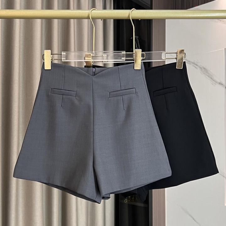 达人甄选-立裁高腰a字西装短裤女2025时尚百搭修身显瘦短裤女8215