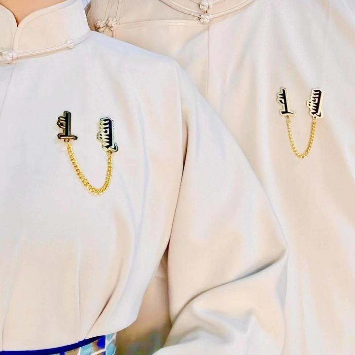 铜合金胸针 新款民族风复古流苏情侣胸针小众设计蒙文元素时尚百