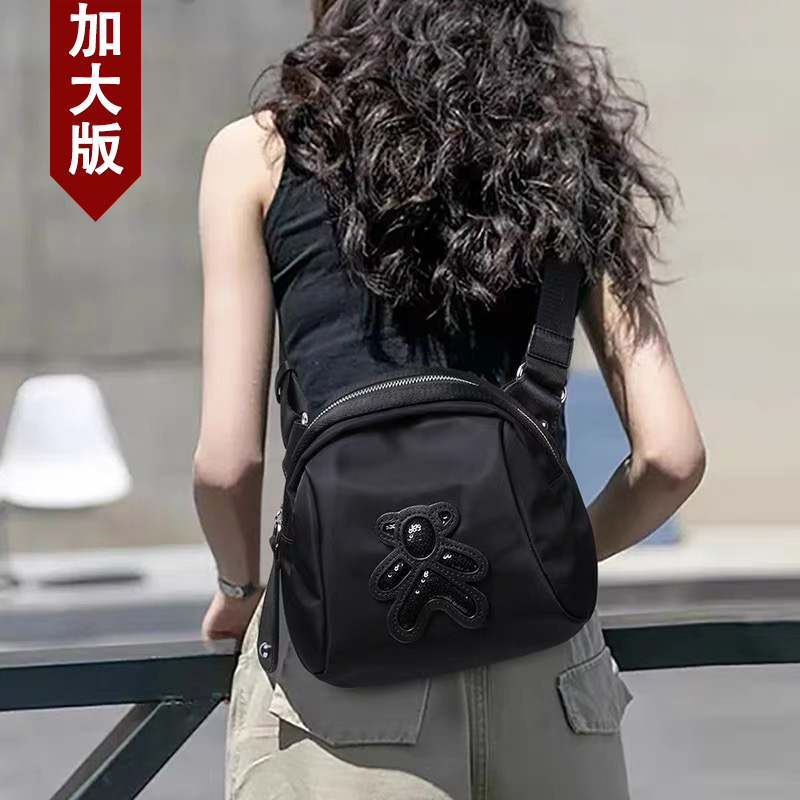 防水轻便女士包ins2025新款斜挎包时尚胸包百搭单肩包休闲贝壳包