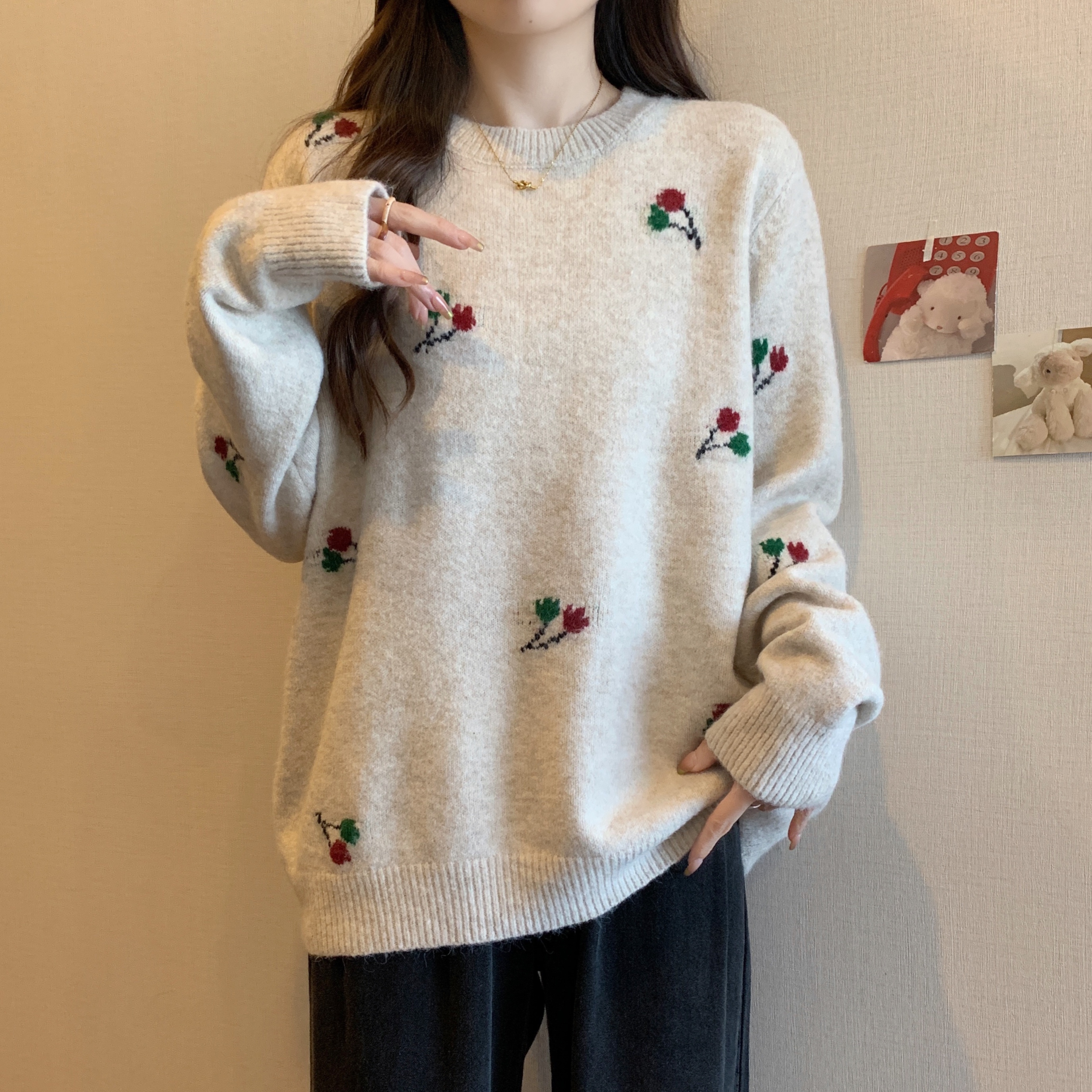 大码花朵刺绣设计感软糯毛衣女秋季新款微胖MM遮肉显瘦长袖针织衫