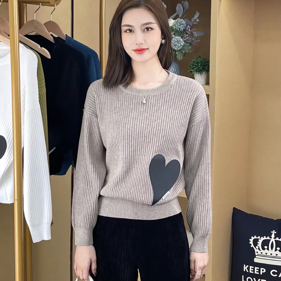 2025秋冬休闲圆领爱心长袖针织衫气质显瘦套头雪尼尔阔腿裤百搭