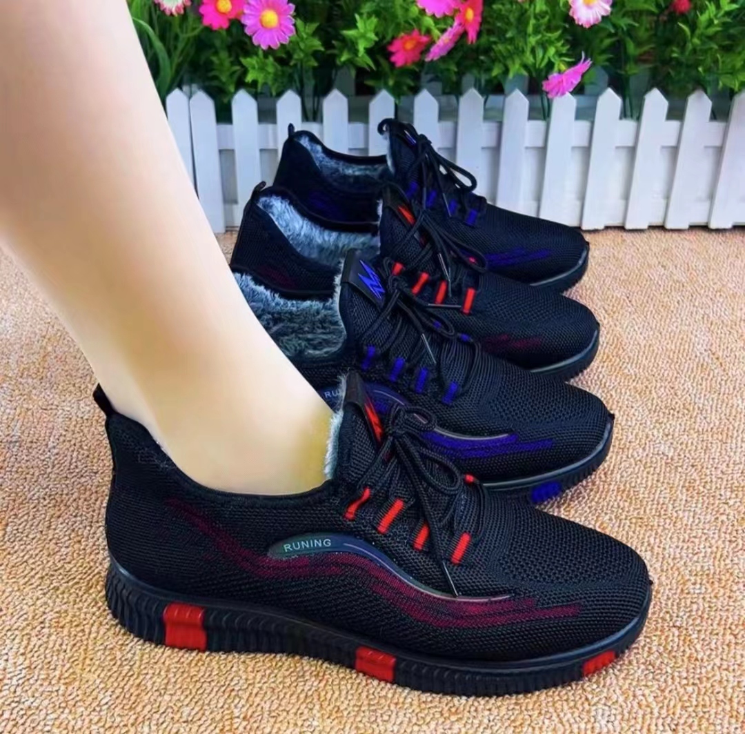 冬季老北京布鞋女新款加绒保暖软底防滑飞织系带妈妈休闲运动棉鞋