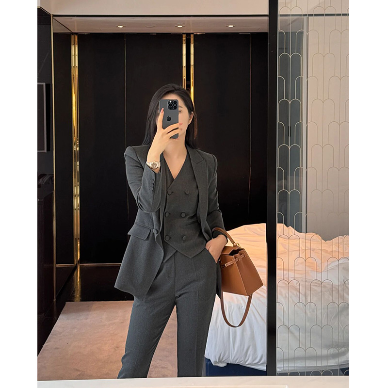 秋季新款气质高级感深灰色西服显瘦洋气马甲职业装女神范时尚套装