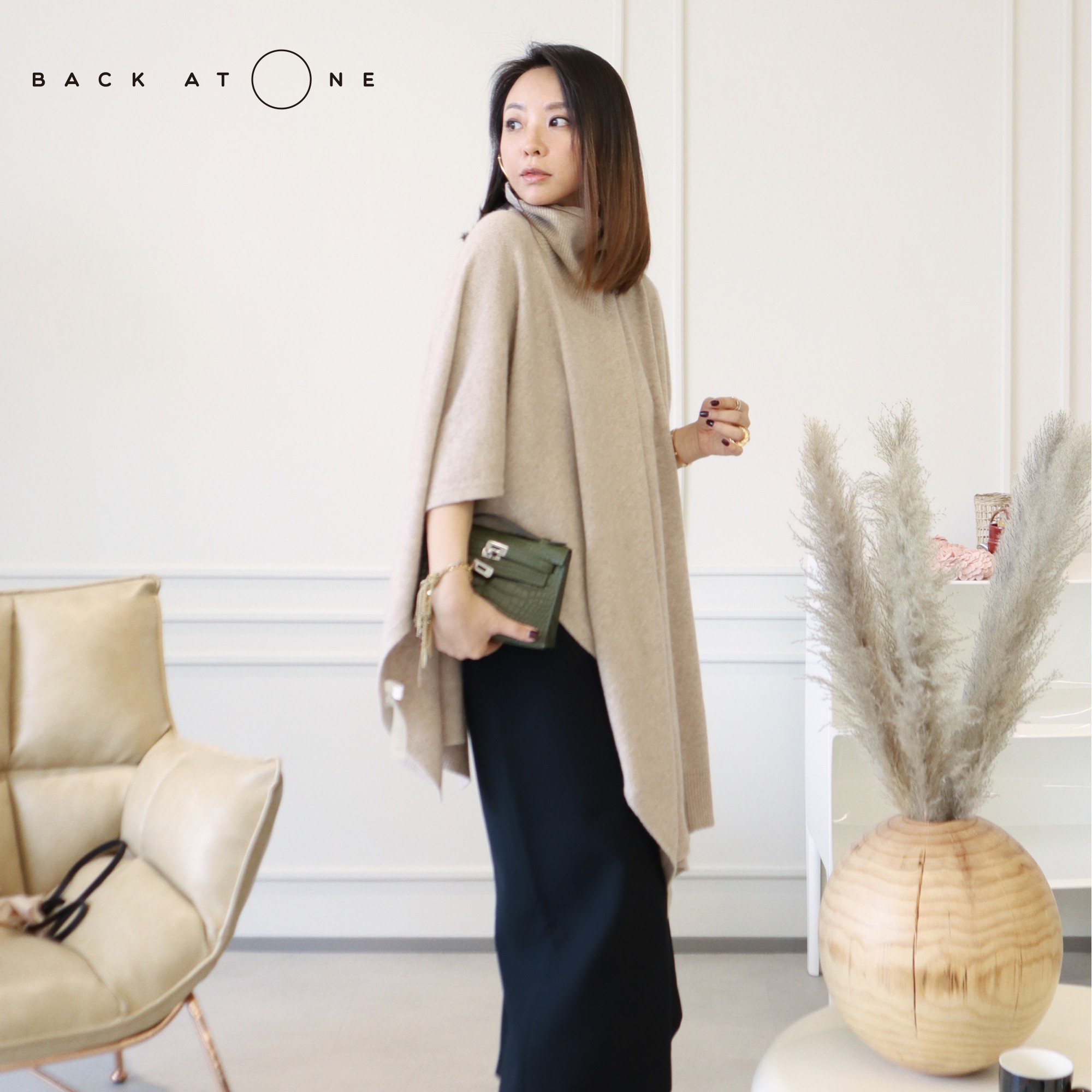 BackAtOne “巴黎暖阳”驼色造型感多穿羊绒针织披肩 BDF-1AE070C-J