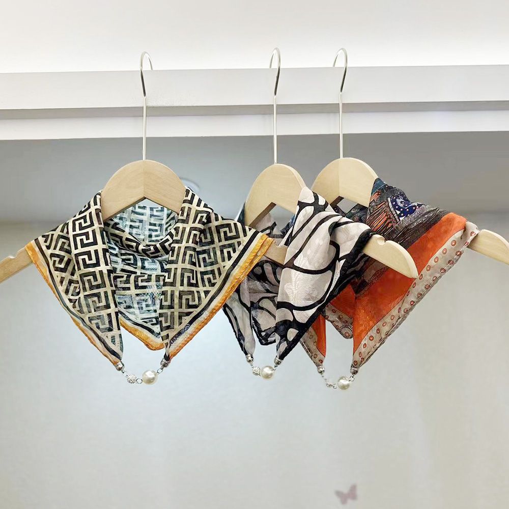 2023新款磁扣丝巾项链百搭领巾长条护颈方巾钻球吊坠懒人围巾假领