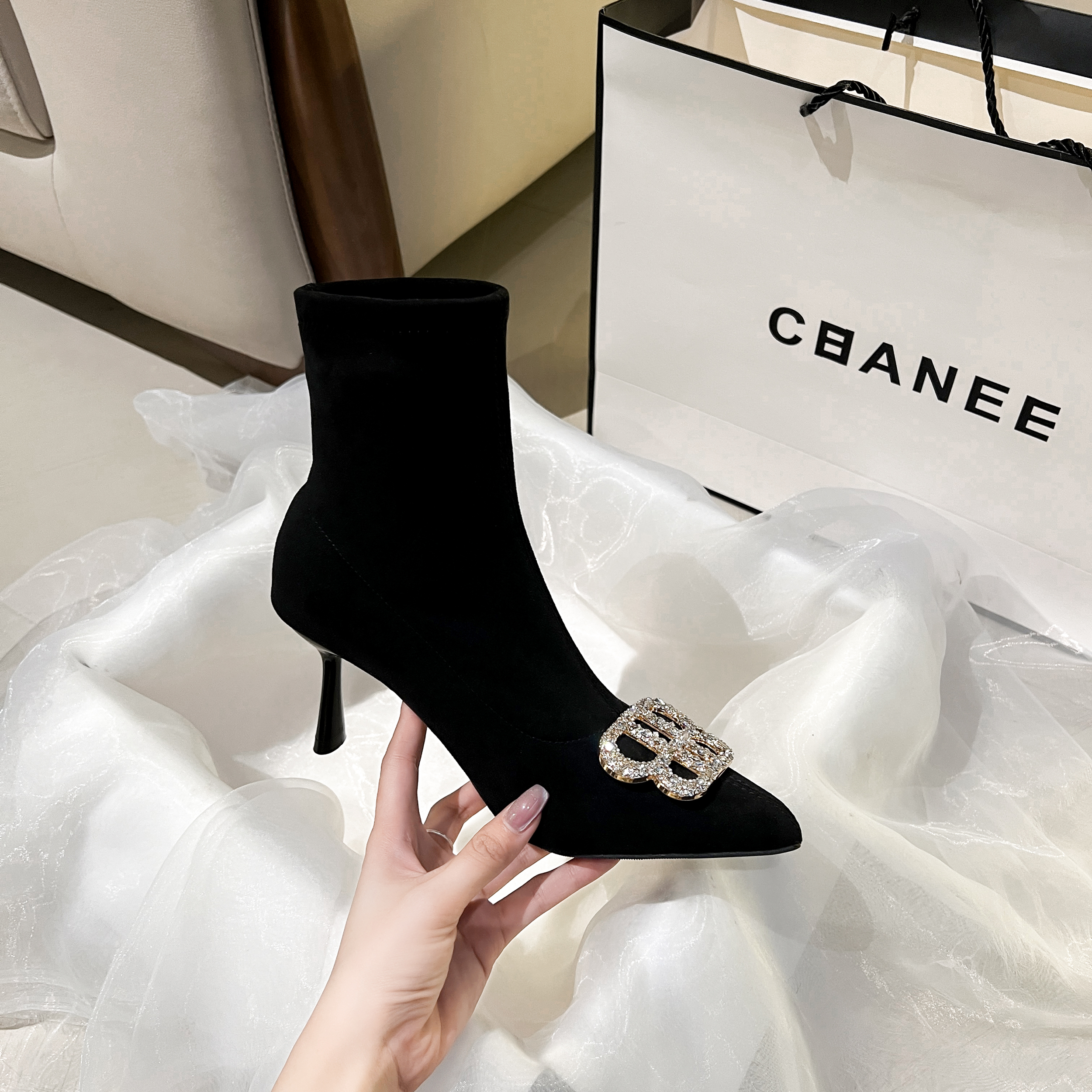 时尚气质短靴瘦瘦靴女水钻尖头鞋欧美秋冬新款细跟高时装靴弹力靴