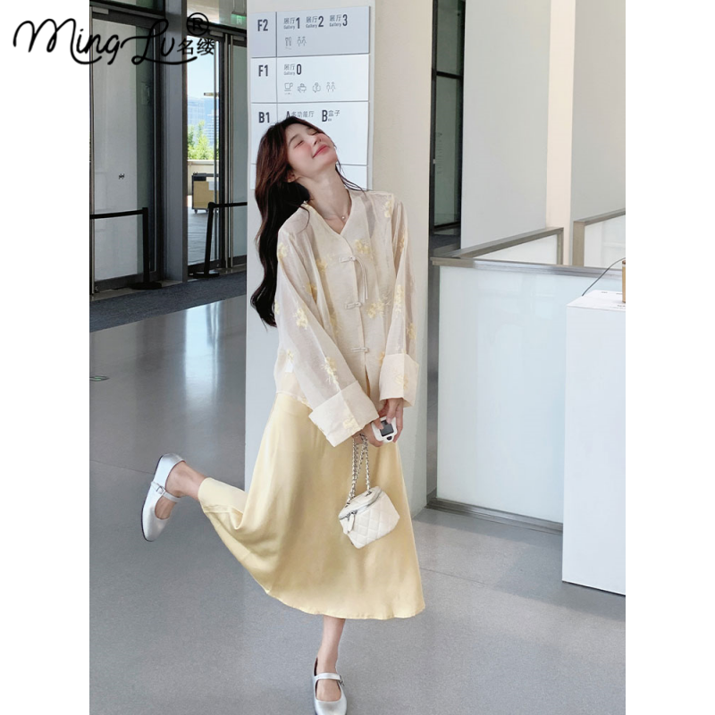 浅黄色新中式国风套装女2025新款入春秋穿搭高级感半裙减龄一整套