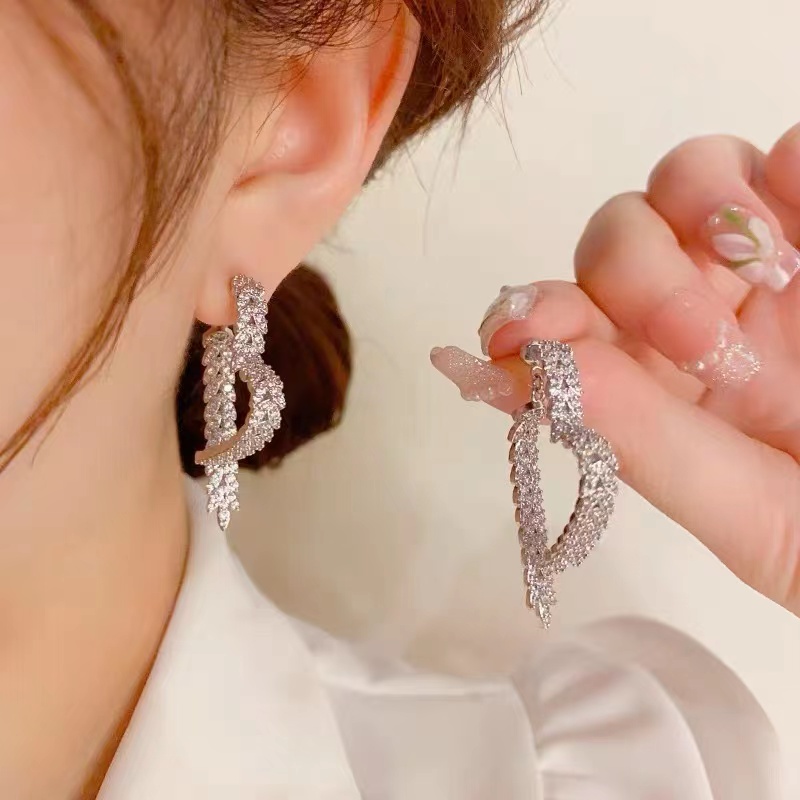 铜合金合成锆石耳饰 精致时尚轻奢高级感气质爱心前后百搭耳环821