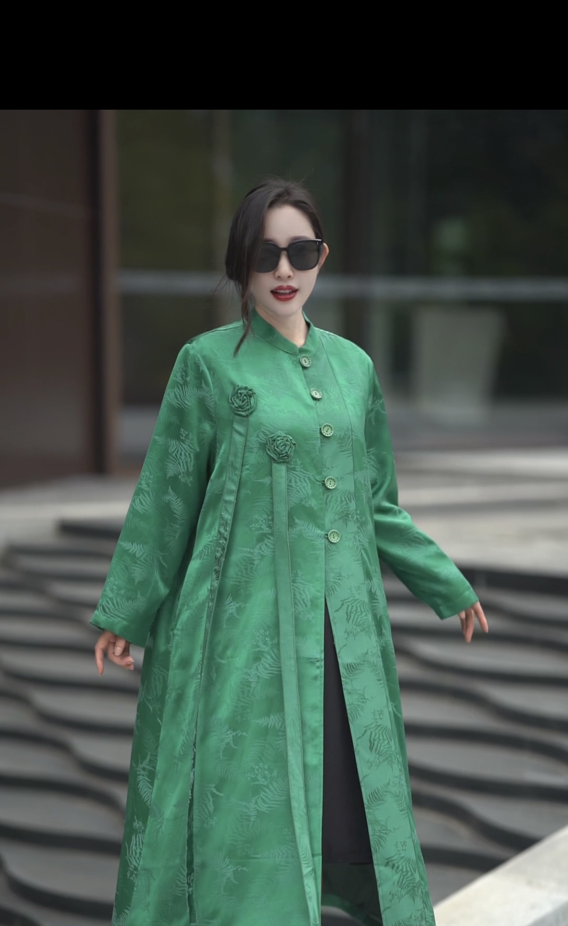 73669时尚高端大气减龄零春款外衣