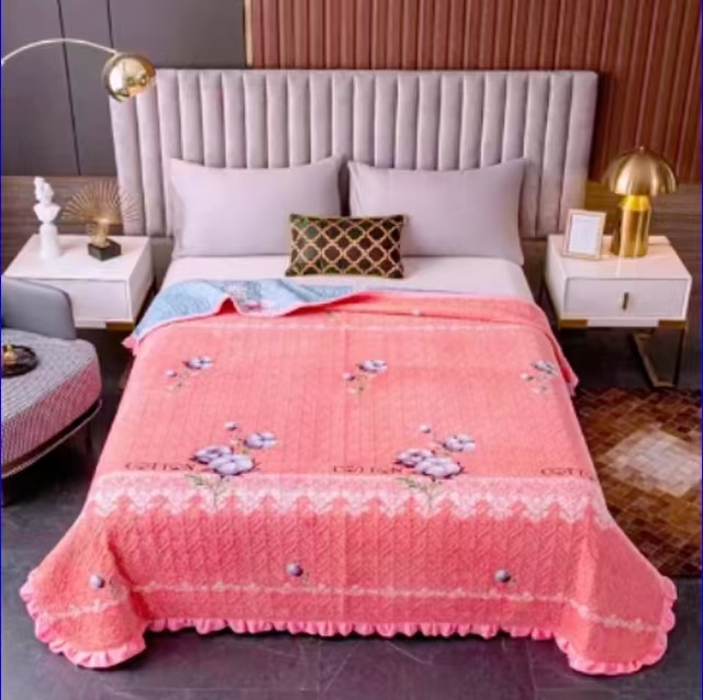 加绒加厚四季绗缝床盖榻榻米可铺大床可机洗面料柔软多功能床盖